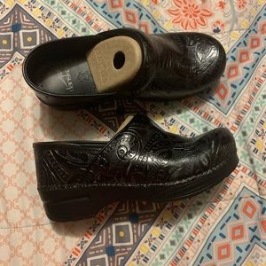 Dansko clogs size 38W